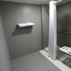 King Room Mobility accessible